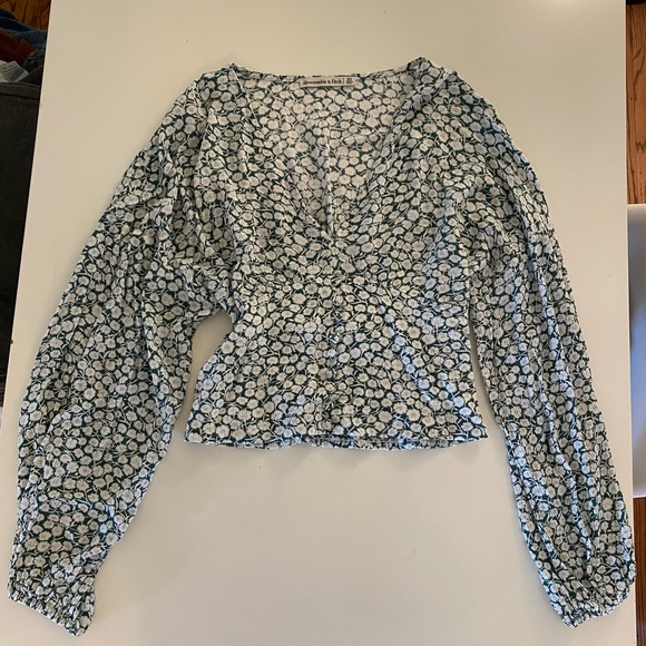 Women’s Abercrombie & Fitch size xs green & white floral print button down front - Picture 1 of 7